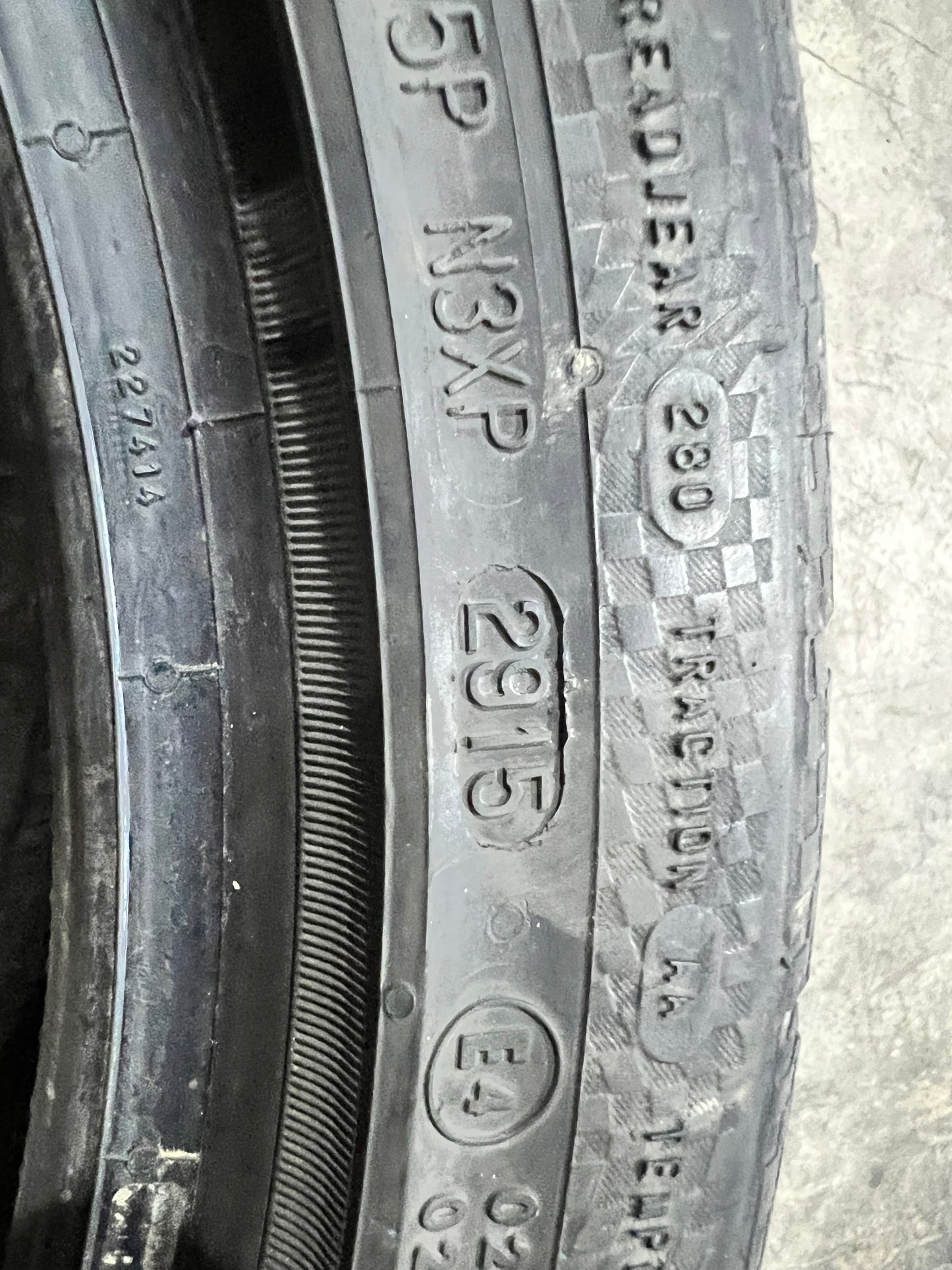 كاوتش مقاس ١٨  265/35