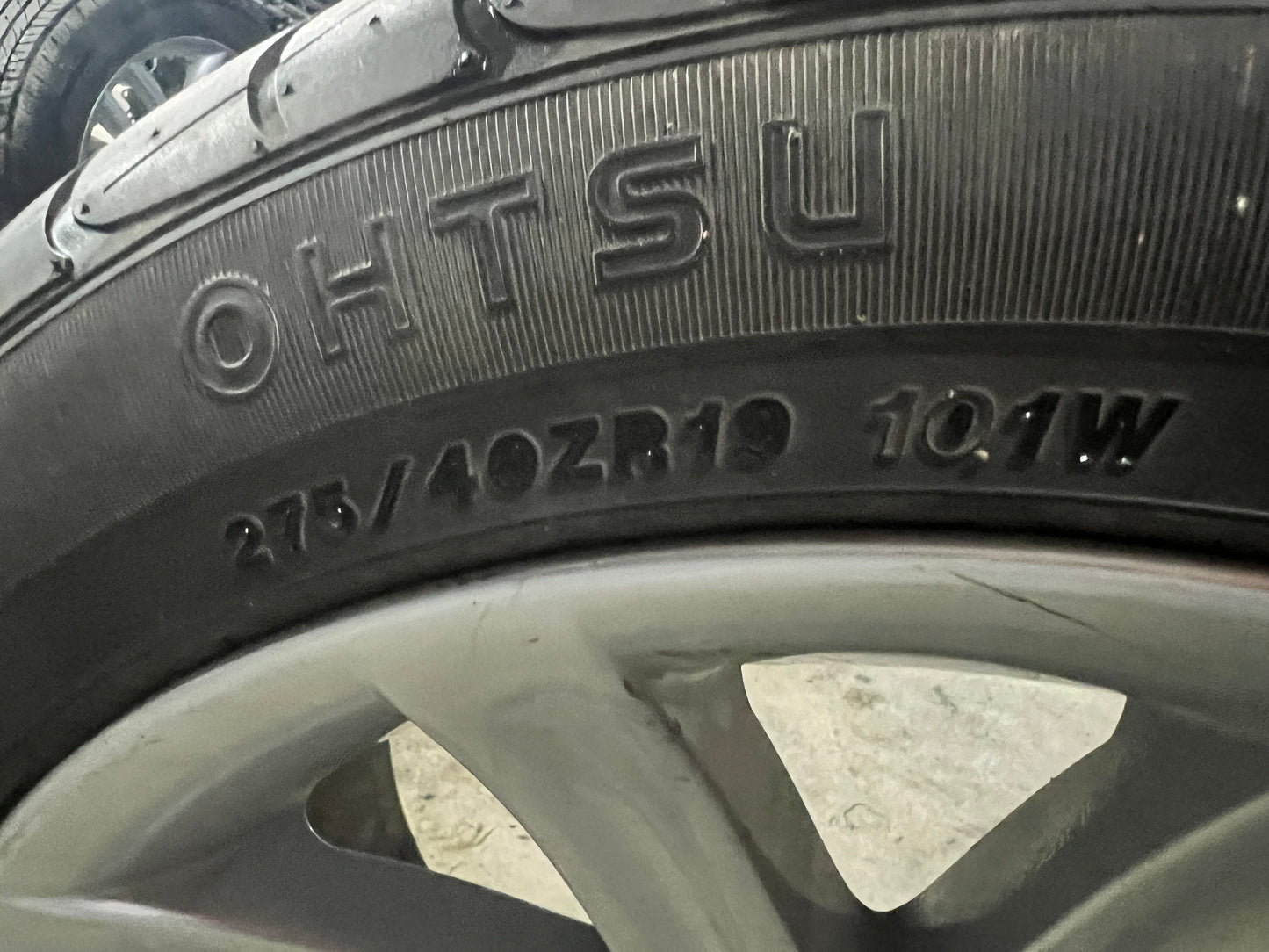 كاوتش مقاس ١٩ حالة الزيرو مقاس 275/40