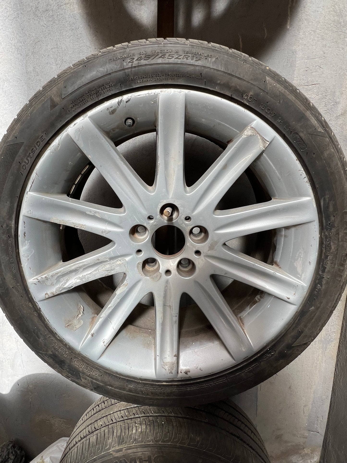 طقم جنط مقاس ١٩ بكاوتش كامل