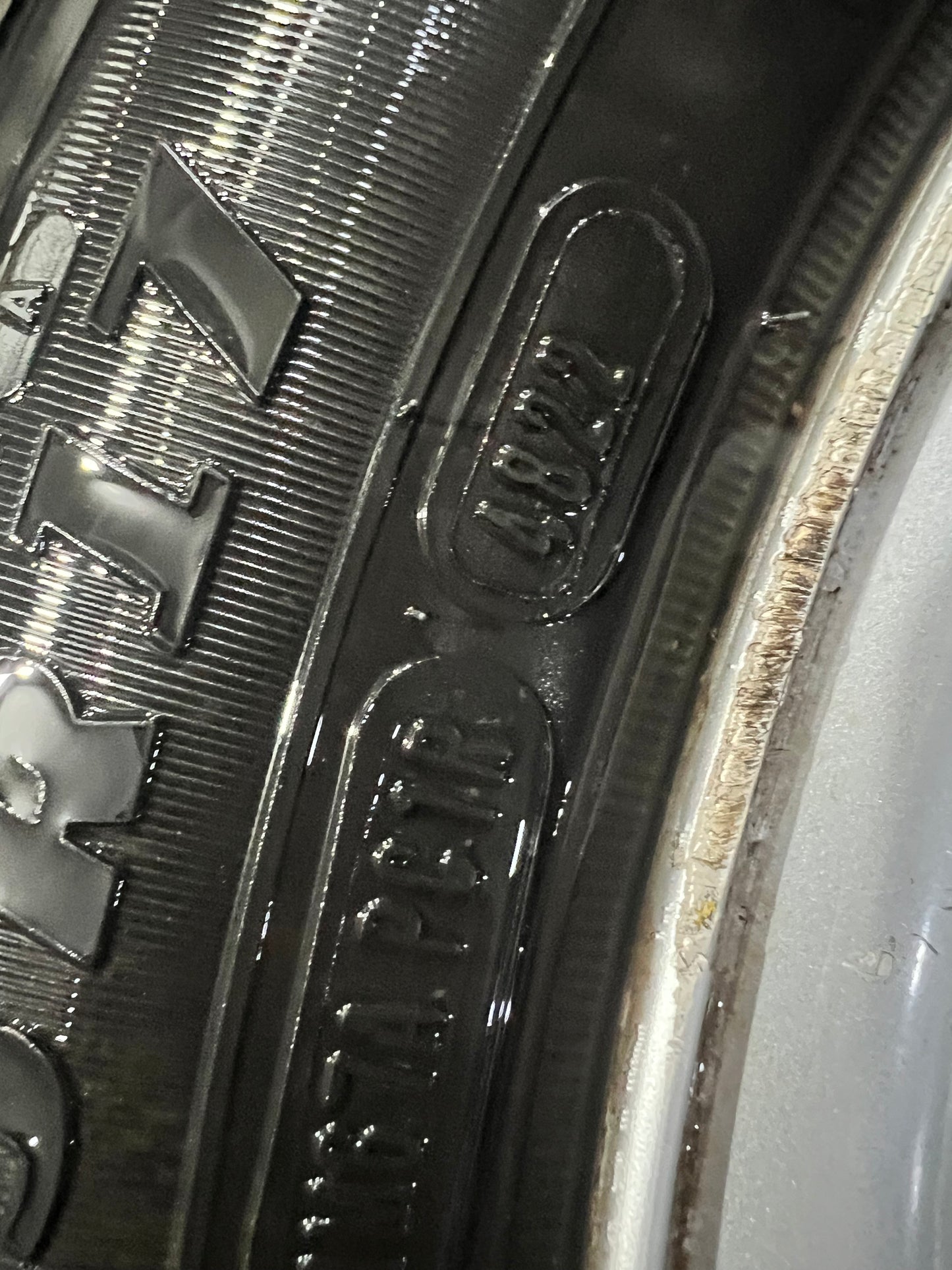 كاوتش  مقاس ١٧  235/55